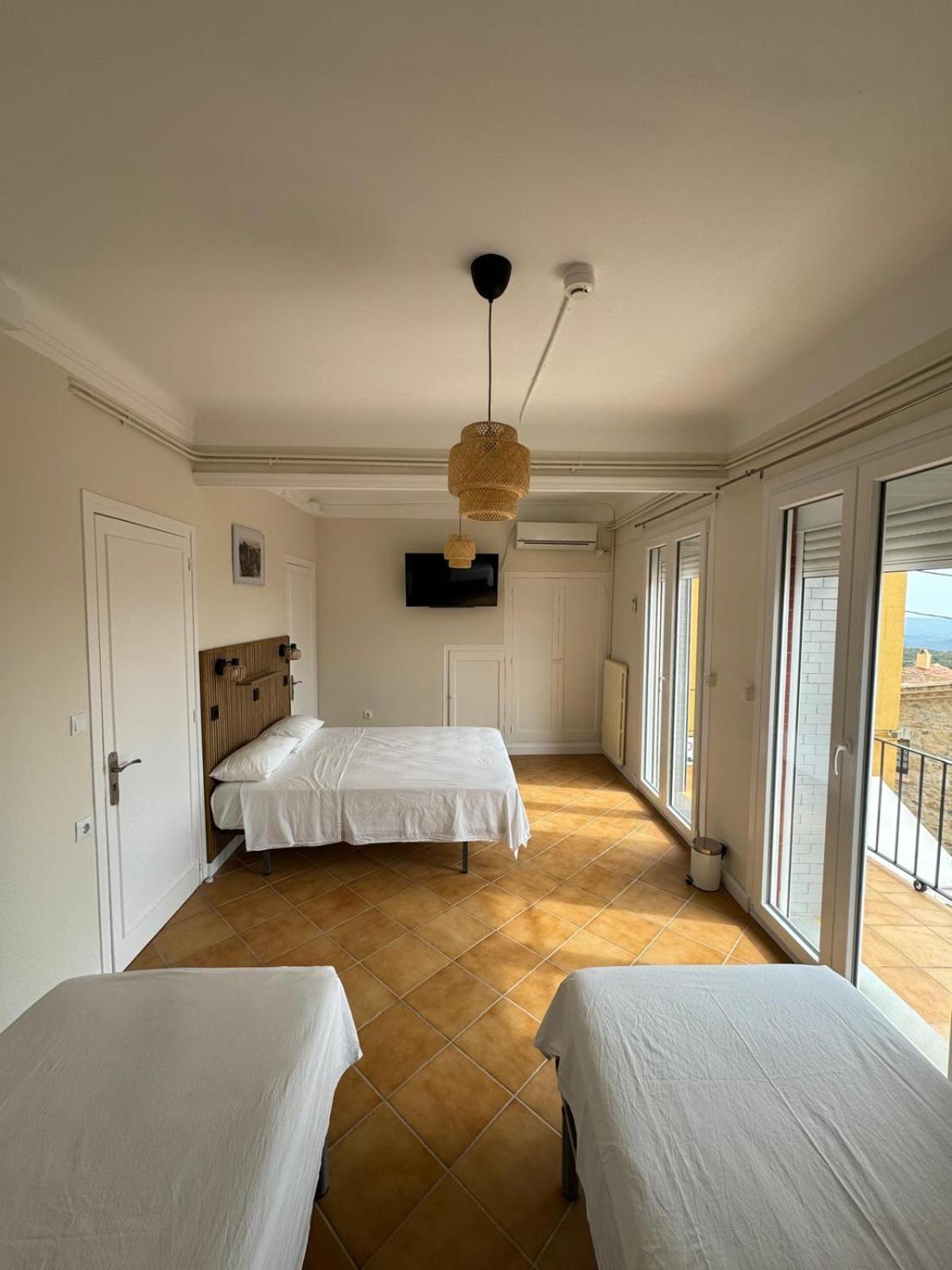 Hostal Restaurant Casa Comaulis La Vajol Kültér fotó